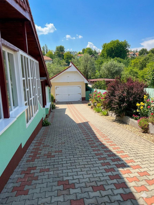 Casă spațioasă în zonă liniștită, curte mare situata in Târnaveni
