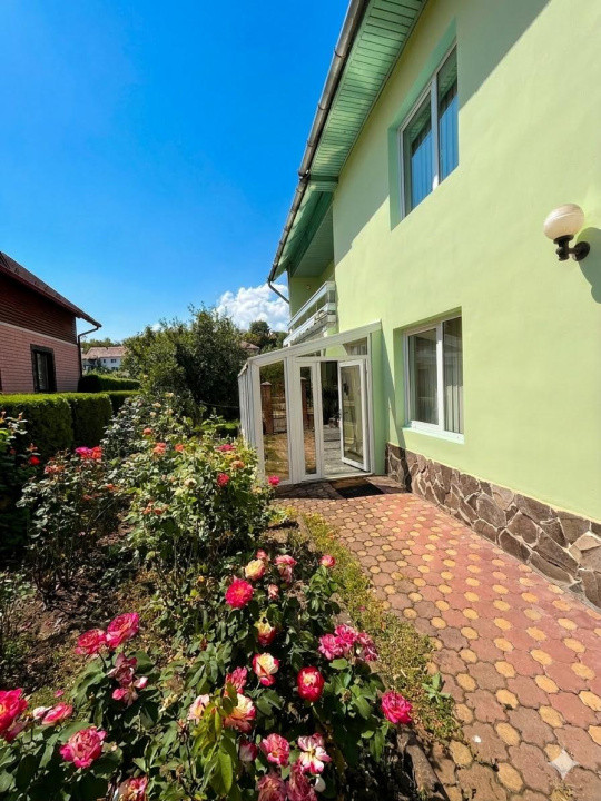 Casă spațioasă în zonă liniștită, curte mare situata in Târnaveni