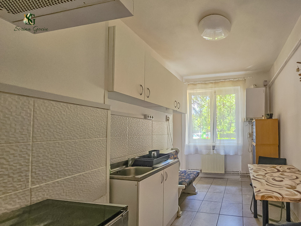 Apartament cu 3 camere decomandate, Centrul Civic