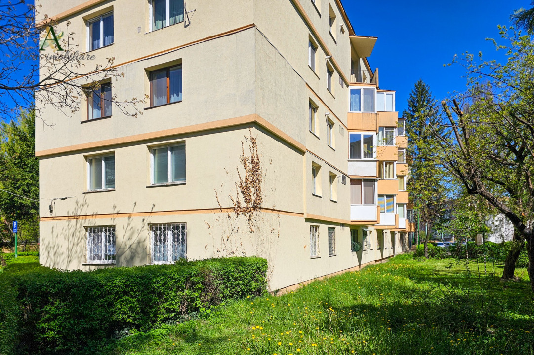 De vanzare apartament cu 3 camere structura decomandata situat in Centrul Civic