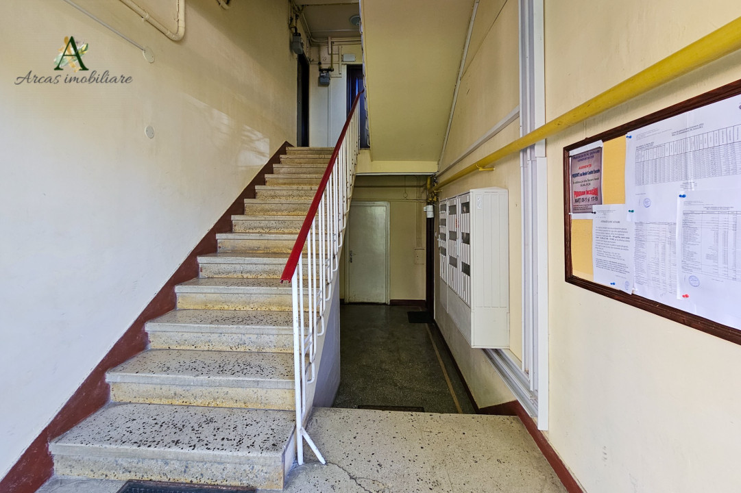 De vanzare apartament cu 3 camere structura decomandata situat in Centrul Civic