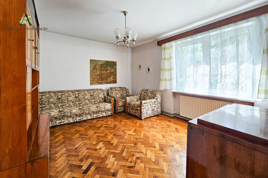 De vanzare apartament cu 3 camere structura decomandata situat in Centrul Civic