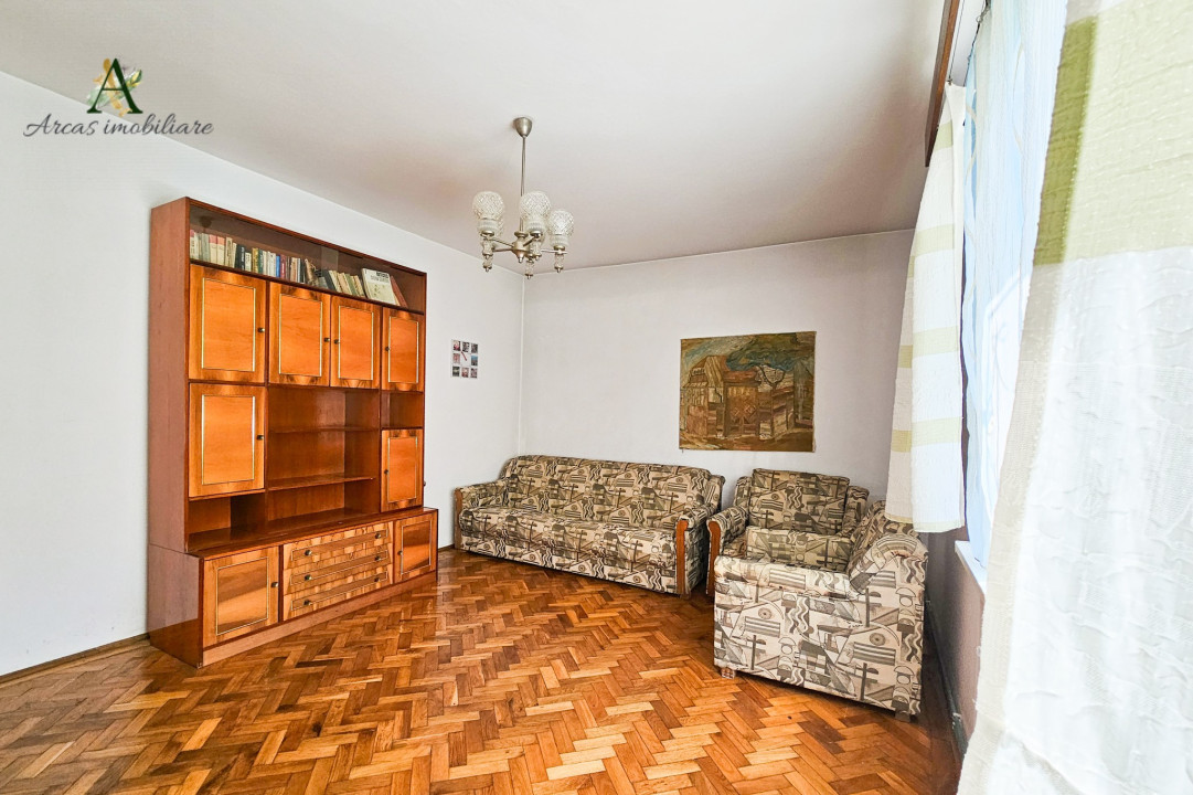 De vanzare apartament cu 3 camere structura decomandata situat in Centrul Civic