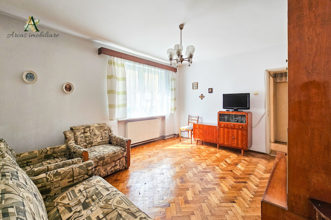 De vanzare apartament cu 3 camere structura decomandata situat in Centrul Civic