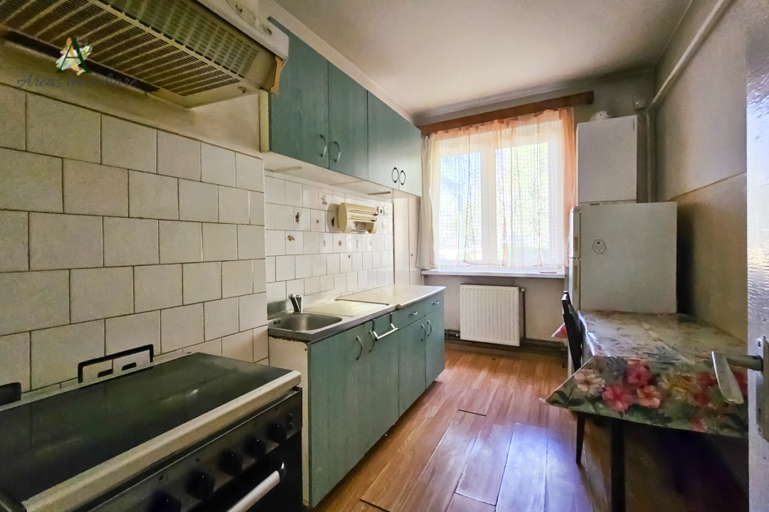 De vanzare apartament cu 3 camere structura decomandata situat in Centrul Civic