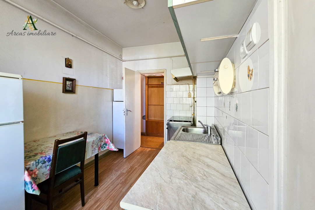 De vanzare apartament cu 3 camere structura decomandata situat in Centrul Civic