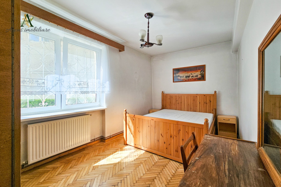 De vanzare apartament cu 3 camere structura decomandata situat in Centrul Civic