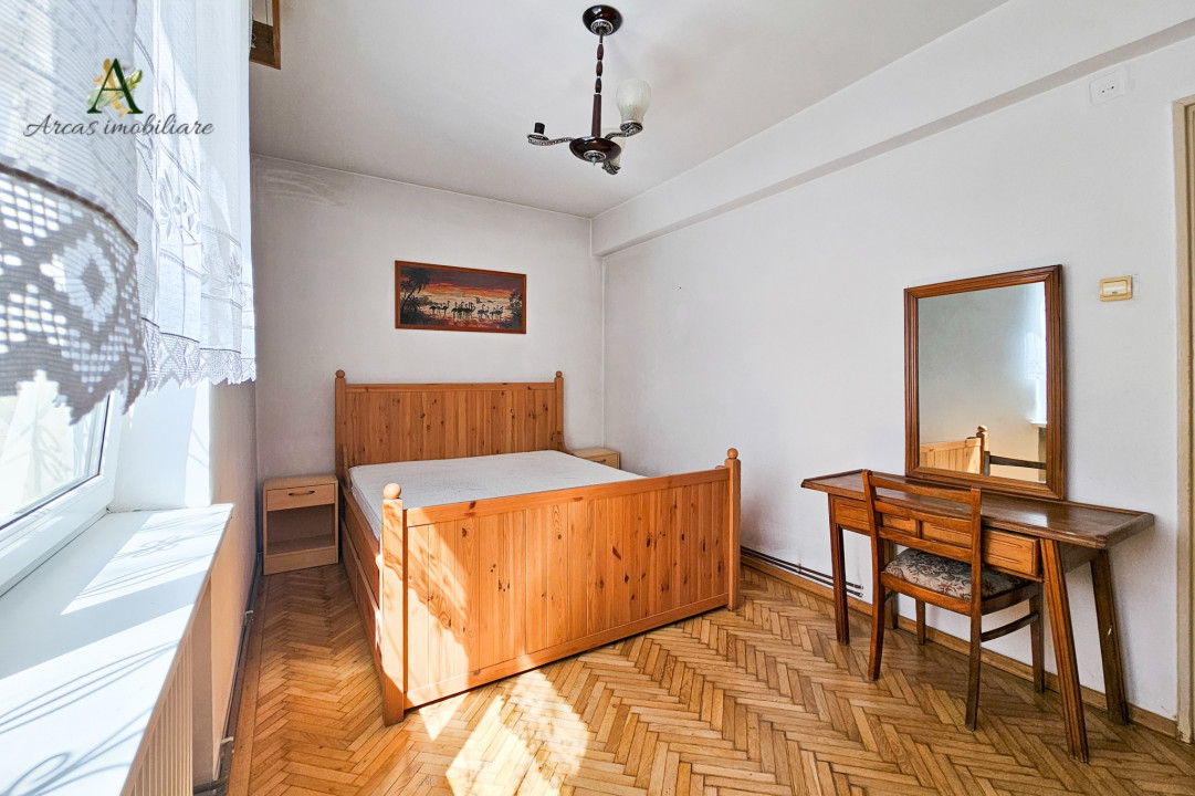 De vanzare apartament cu 3 camere structura decomandata situat in Centrul Civic