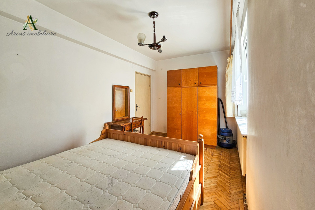 De vanzare apartament cu 3 camere structura decomandata situat in Centrul Civic