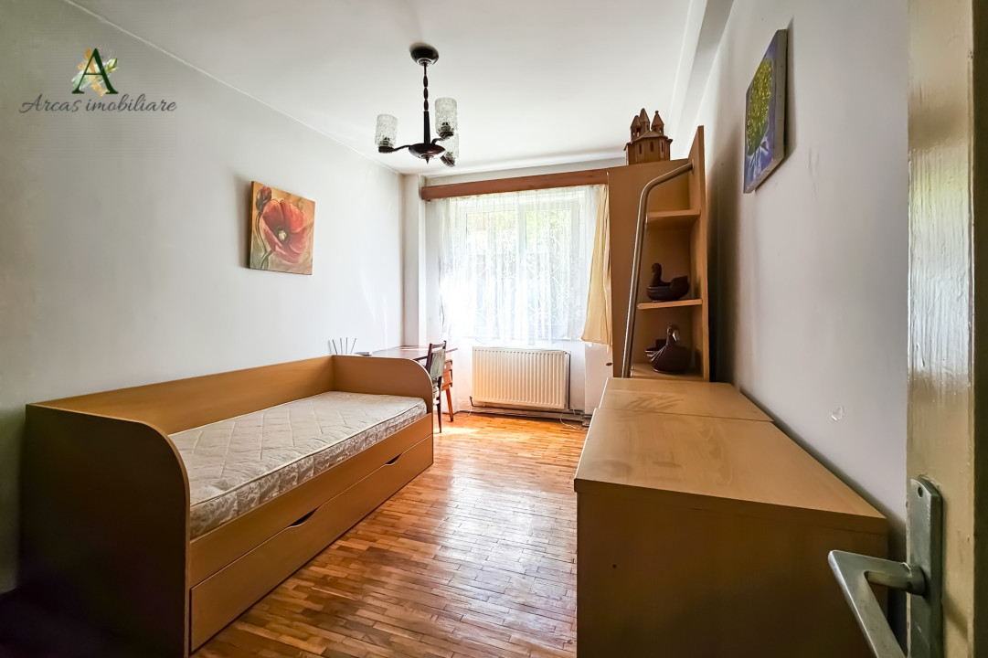 De vanzare apartament cu 3 camere structura decomandata situat in Centrul Civic