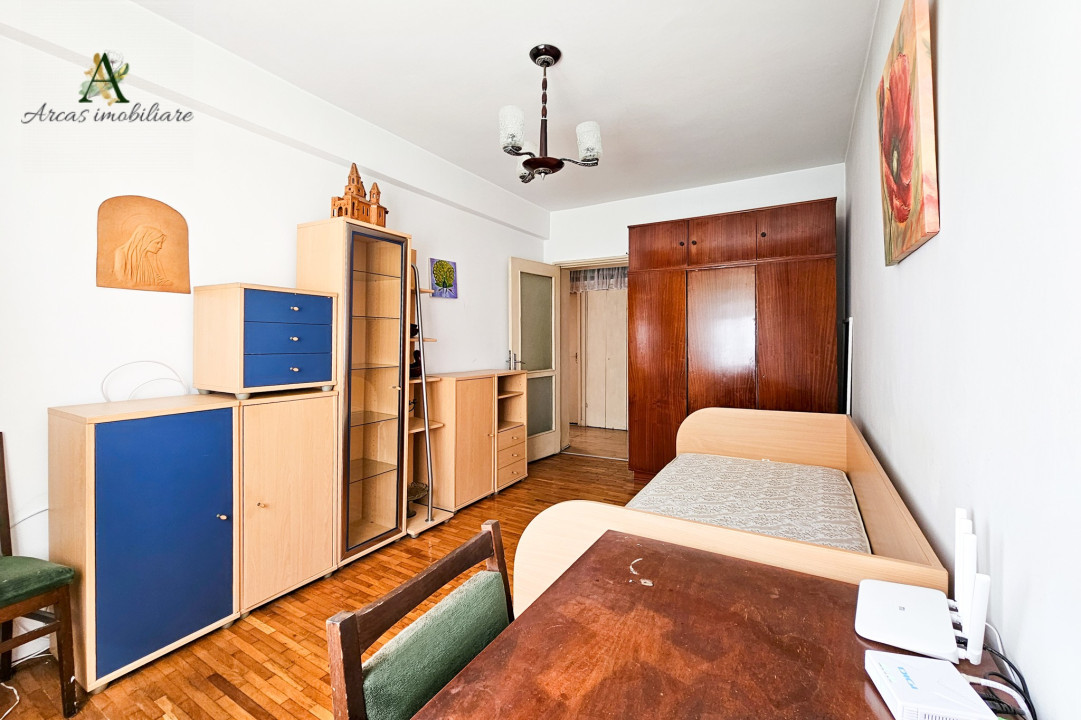 De vanzare apartament cu 3 camere structura decomandata situat in Centrul Civic