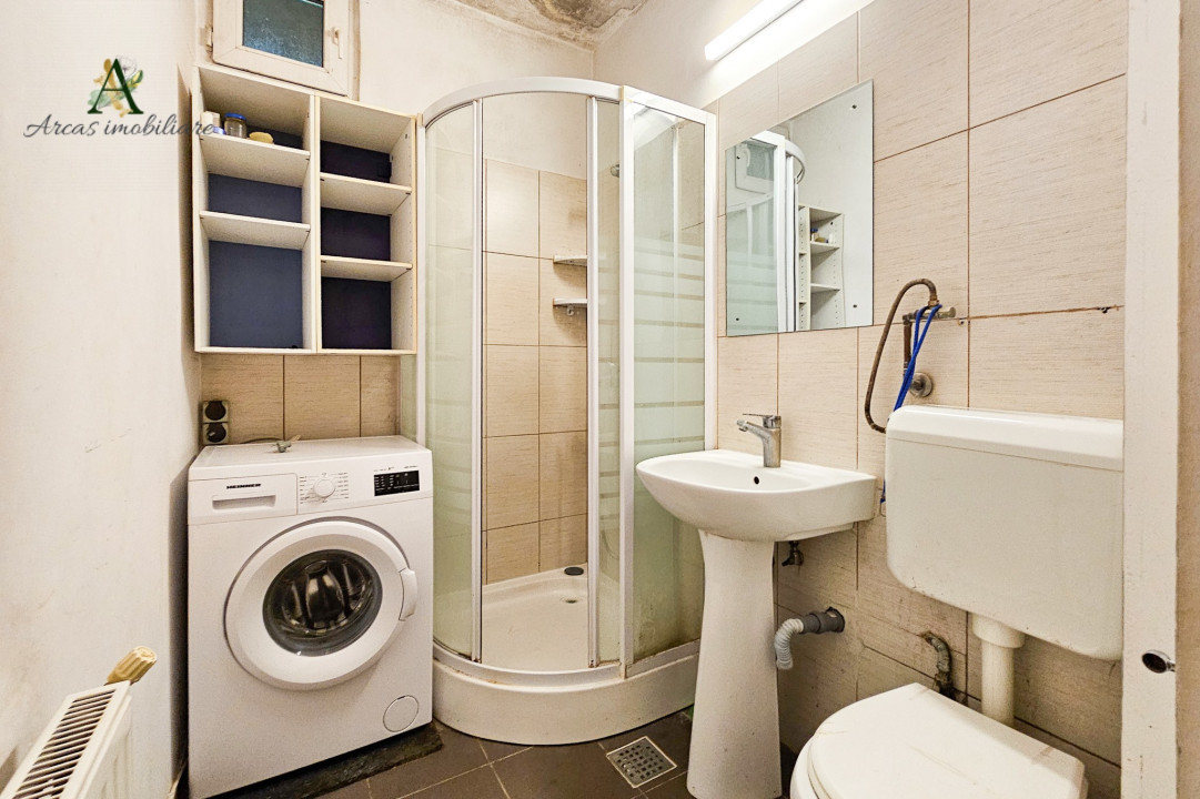 De vanzare apartament cu 3 camere structura decomandata situat in Centrul Civic