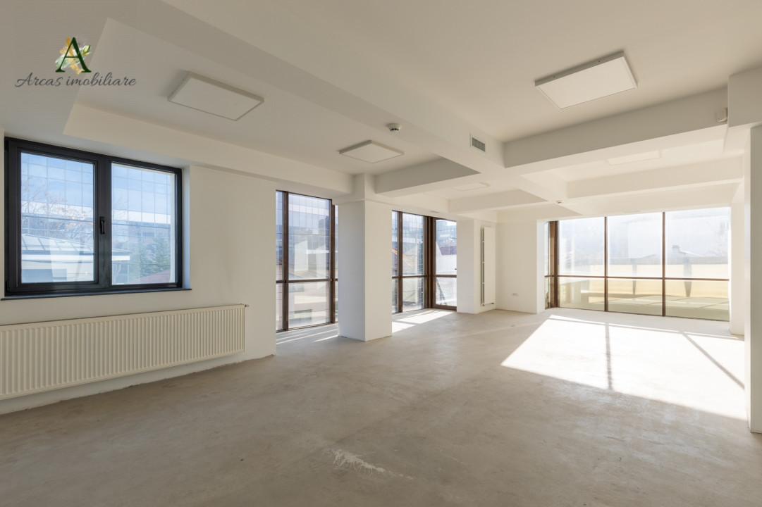 Oportunitate de Investiție Unică: Clădire Multifuncțională în București