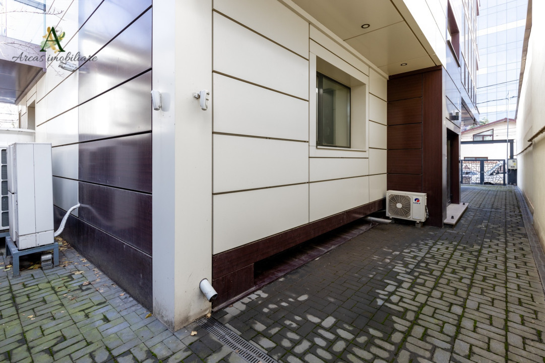 Oportunitate de Investiție Unică: Clădire Multifuncțională în București