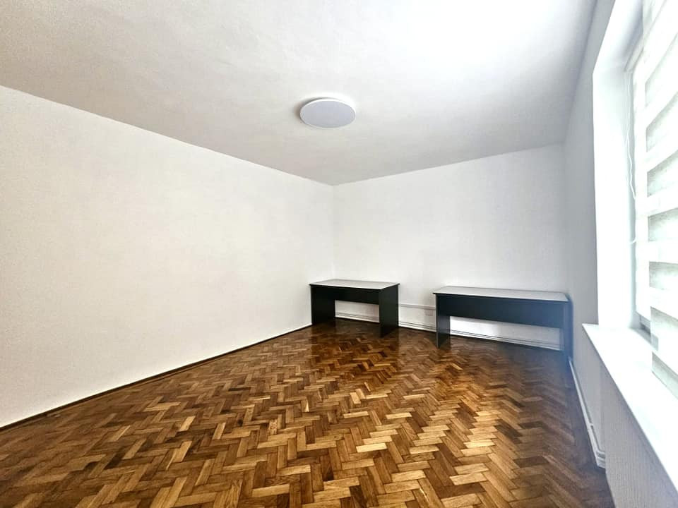 Apartament decomandatcu  3 camere situat in Centrul Civic