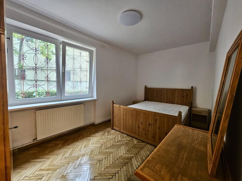 Apartament decomandatcu  3 camere situat in Centrul Civic