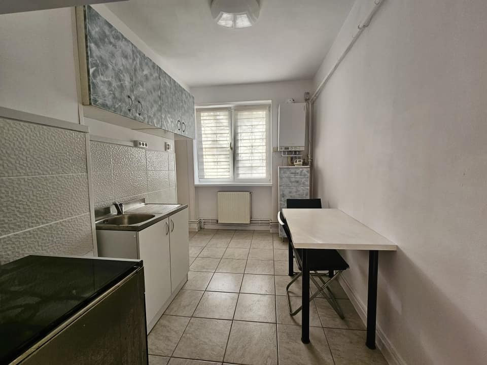 Apartament decomandatcu  3 camere situat in Centrul Civic