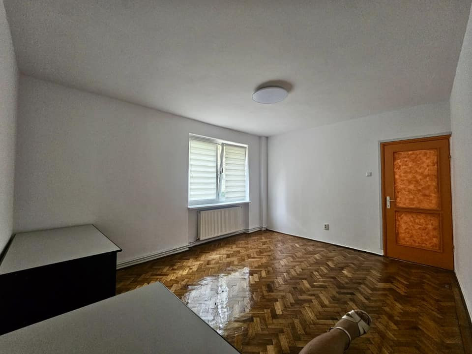 Apartament decomandatcu  3 camere situat in Centrul Civic