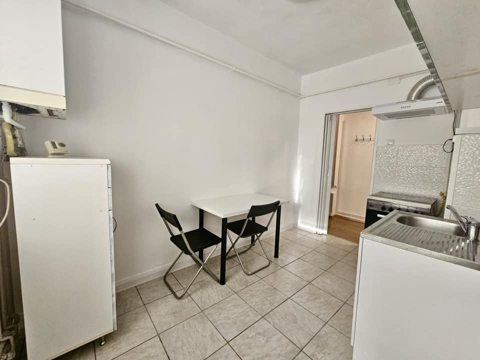 Apartament decomandatcu  3 camere situat in Centrul Civic