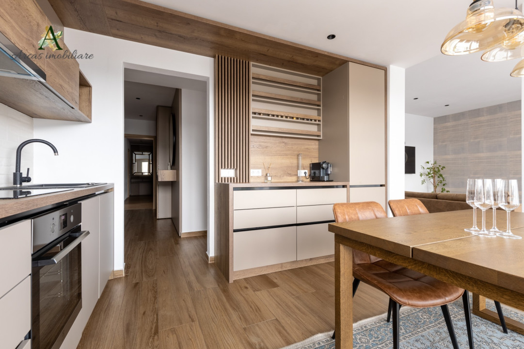 Penthouse superb cu 3 camere,Kasper, zona Coresi, de inchiriat