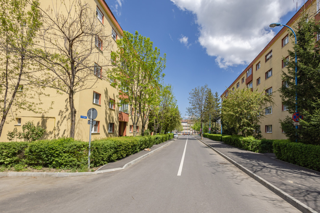 Apartament decomandat cu 3 camere situat in Triaj, Brasov