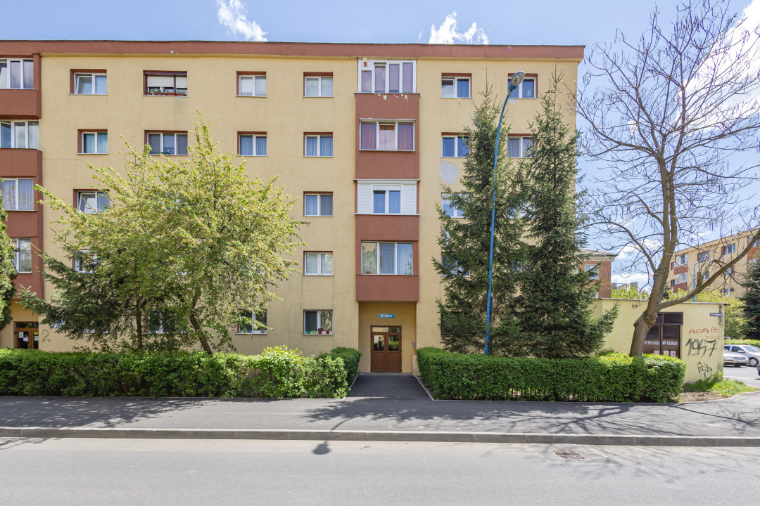Apartament decomandat cu 3 camere situat in Triaj, Brasov