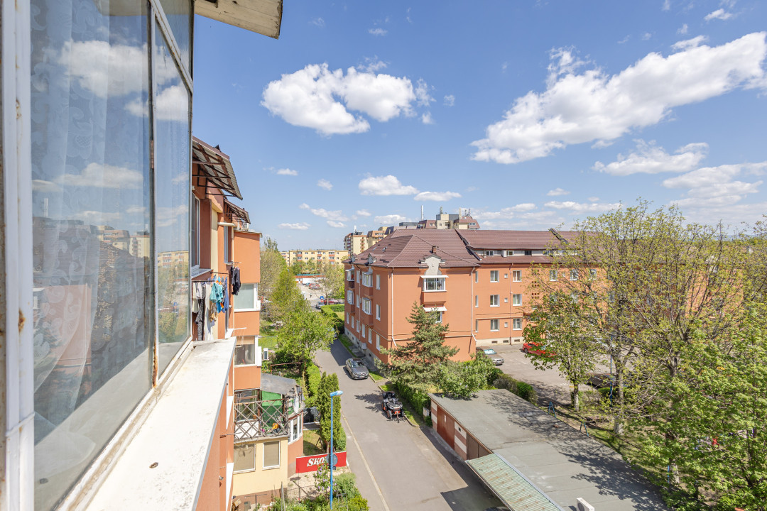 Apartament decomandat cu 3 camere situat in Triaj, Brasov