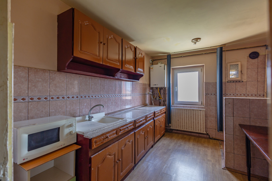 Apartament decomandat cu 3 camere situat in Triaj, Brasov