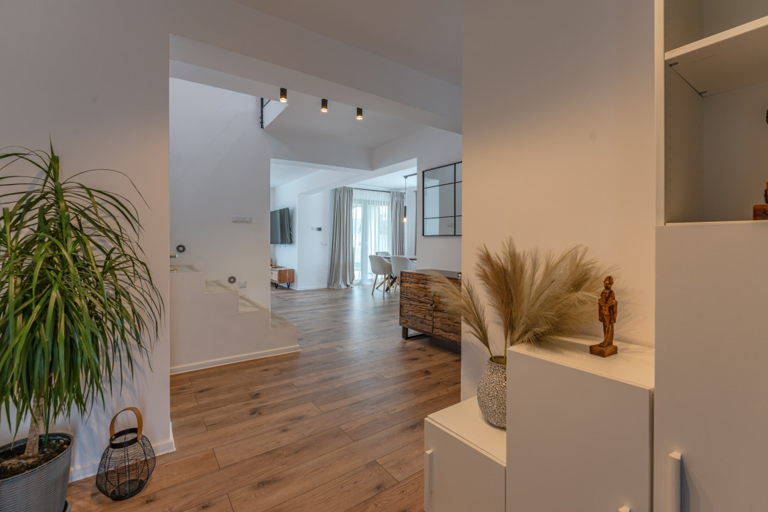 Casa mobila si utilata complet, cu finisaje moderne in Cristian, Brasov