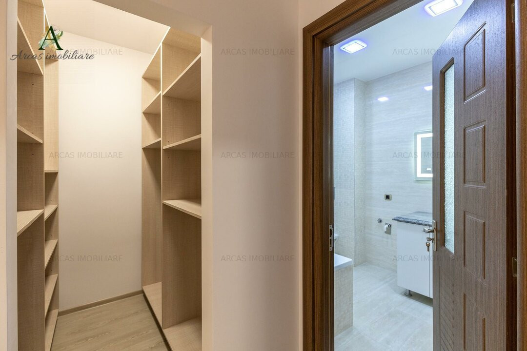 De vanzare apartament decomandat cu 2 camere in Complex Isaran