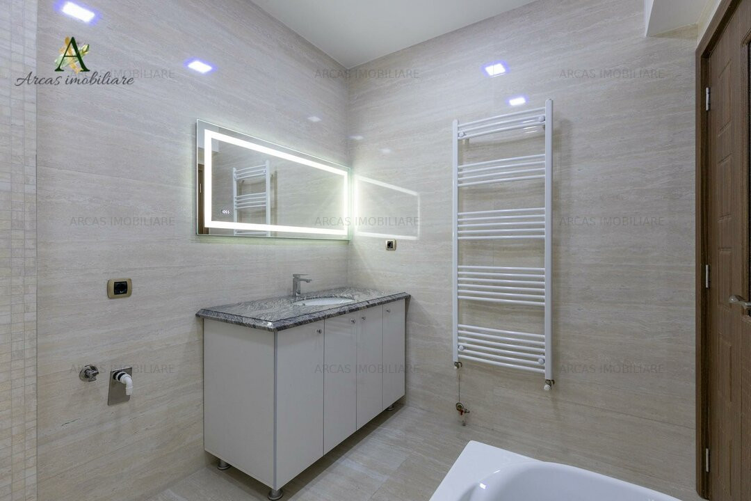 De vanzare apartament decomandat cu 2 camere in Complex Isaran