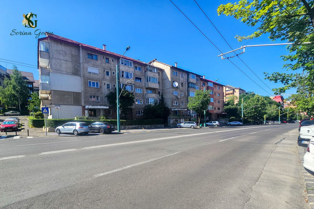Apartament cu 4 camere, recent renovat, pretabil birouri, Racadau 