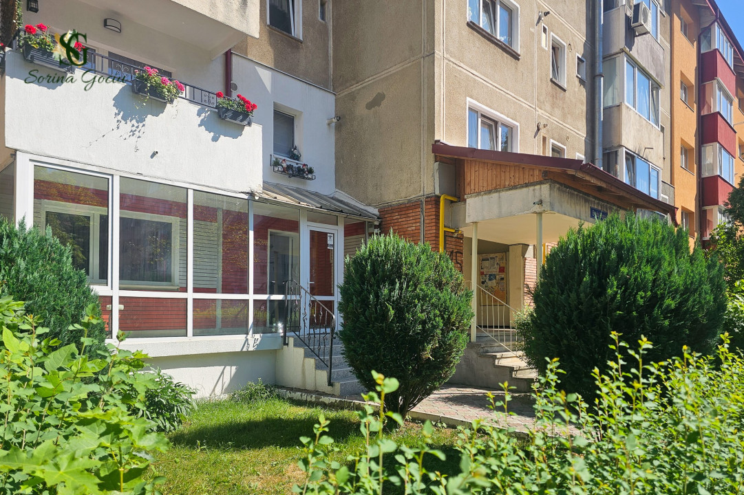 Apartament cu 4 camere, recent renovat, pretabil birouri, Racadau 