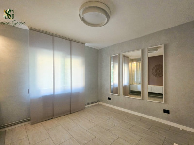 Apartament cu 4 camere, recent renovat, pretabil birouri, Racadau 