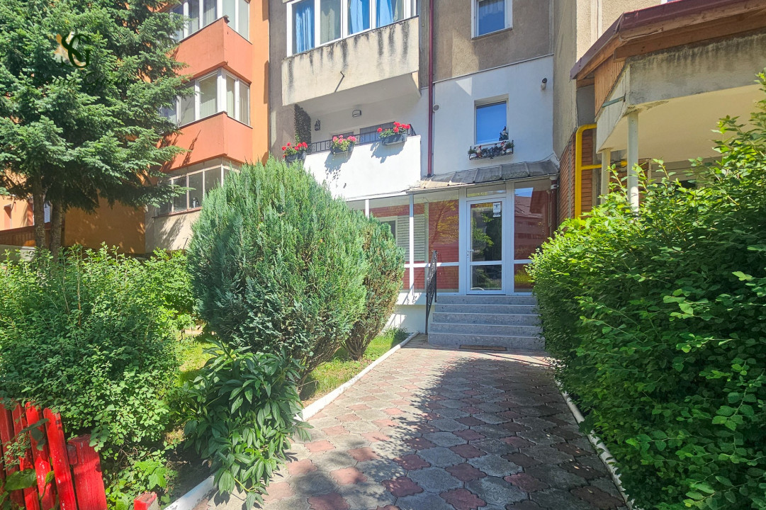 Birou individual in spatiu compartimentat in 4 camere situat in Racadau