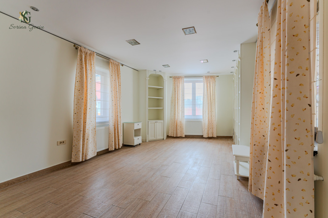 Spațiu comercial versatil pretabil pentru multiple activități, Brasov