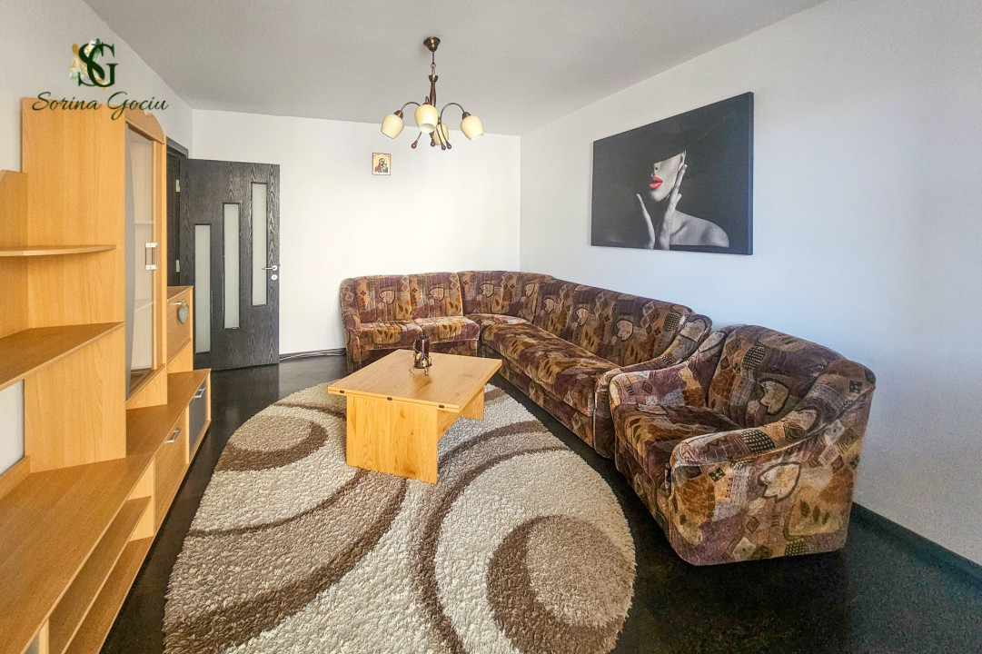 Apartament decomandat cu 3 camere, zona Piața Tractorul