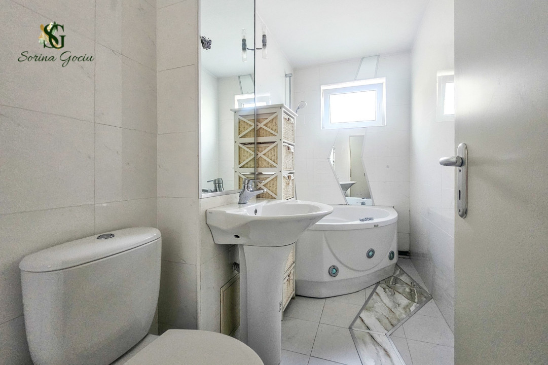 Apartament decomandat cu 3 camere, zona Piața Tractorul